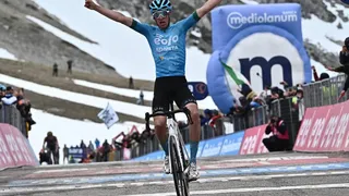 Davide Bais conquistó el Gran Sasso y Andreas Leknessund sigue de rosa