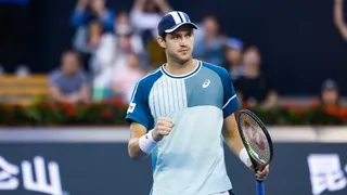 Nicolás Jarry tuvo una inspirada jornada y venció a Tsitsipas en Beijing