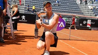 Svitolina celebró ante Halep su segundo título consecutivo en Roma