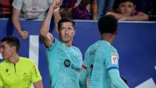 Barcelona venció cerca del final a Osasuna en el estreno de Cancelo y Joao Félix