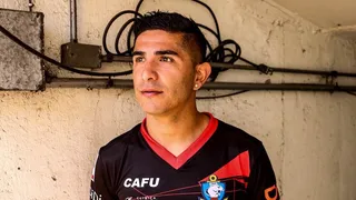 Felipe Flores y Eduard Bello se lucieron con modelos de la nueva camiseta de Antofagasta