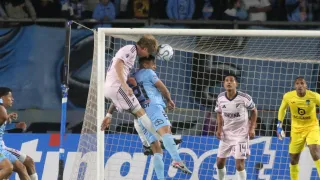 Brilla en Sudamericana y se olvida de Colo Colo: La verdad del contrato de Garrido