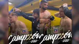 El divertido “mechoneo” de Falcón a Gil en el festejo de Colo Colo tras ganar el título