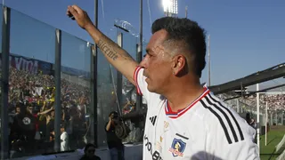 Colo Colo saludó a Esteban Paredes: Feliz cumpleaños, leyenda