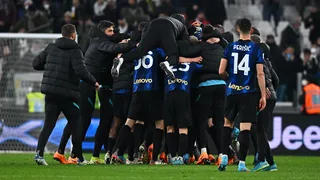 Inter de Milán obtuvo el triunfo sobre Juventus en Turín gracias a un penal validado por el VAR