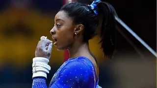 La estadounidense Simone Biles se encamina hacia el pleno en el Mundial