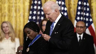 Joe Biden condecoró a Simon Biles y Megan Rapinoe por su activismo social