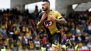 Mauricio Pinilla entrena en su casa con nuevo look: El mohicano no afloja