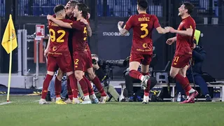 Ola Solbakken anotó un golazo para la victoria de Roma sobre Hellas Verona