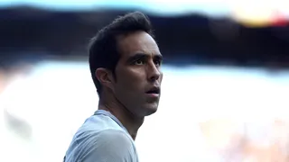 En Inglaterra explicaron ausencia de Claudio Bravo en triunfo de Manchester City ante Arsenal