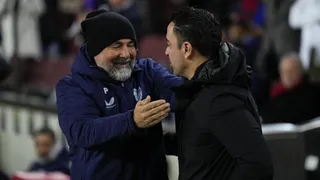 Xavi le ganó el duelo a Sampaoli en sólido triunfo de Barcelona sobre Sevilla en Camp Nou
