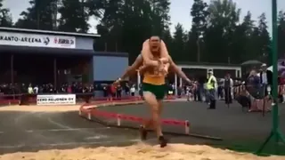 Pareja lituana ganó por segunda vez consecutiva el Mundial de cargar a la esposa