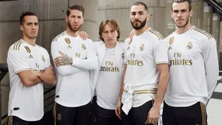 Real Madrid presentó equipación con ribetes dorados para la próxima temporada