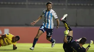 Racing de Arias y Opazo derribó a Aucas y quedó al borde de los octavos de Libertadores