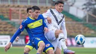 Santiago Morning consiguió un empate ante Barnechea con un expulsado sobre el final