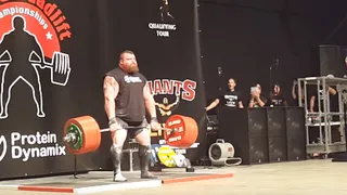 Intentó superar su propia marca levantando 500 kilos, pero su cuerpo dijo otra cosa