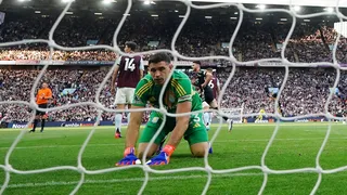 La estocadas de Arsenal a Dibu Martínez en la Premier League