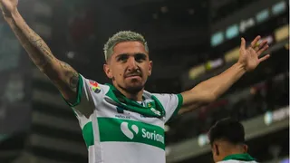 El golazo de cabeza de Diego Valdés en importante triunfo de Santos Laguna sobre Tigres