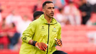 Claudio Bravo deslumbró a la prensa española con rendimiento ante Sevilla