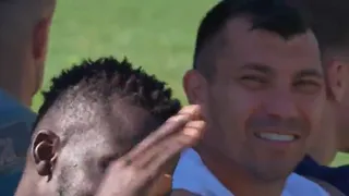 Gary Medel estuvo en la primera práctica de Thiago Motta como DT de Bologna