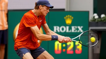 Jannik Sinner tuvo un triunfal estreno en Roland Garros