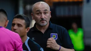 Un nuevo DT caído: Patricio Almendra se va de Deportes Concepción