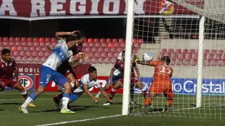 U. Católica retomó su ventaja ante La Serena con un cabezazo de Gastón Lezcano