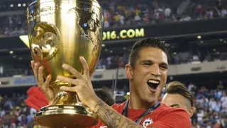 Gran parte de la “Generación Dorada”: Los 17 futbolistas y ex jugadores que estudian para DT