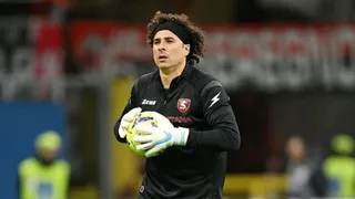 Guillermo Ochoa fue figura con Salernitana en empate ante AC Milan en San Siro
