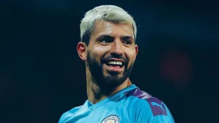 Sergio Agüero brilló con un doblete en avance de Manchester City en Copa de la Liga inglesa