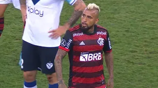 El reclamo de la prensa argentina contra Vidal: “Tremendo empujón a un pibe de Vélez”