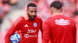 La Roja busca nuevo arquero: Vigouroux espera compañero para ir a Europa