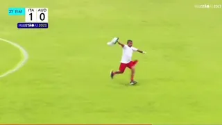 ¡Llegó volando! Masajista acaparó miradas haciendo el “avioncito” en el torneo paulista