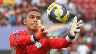 “Soy un portero de selección”: la frase que abre la pelea por el arco de la U