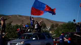 El ingenioso método de los hinchas de la U para ver el duelo ante Cobresal en El Salvador
