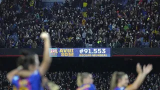 Barcelona vivió una fiesta al golear a Real Madrid ante 91.553 espectadores en la Champions Femenina