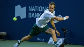 Daniil Medvedev arrasó en menos de una hora con John Isner y entró a la final en Toronto