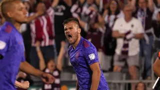 Diego Rubio anotó un golazo de tiro libre en derrota de Colorado Rapids en la MLS