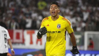 Con un cambio obligado: La formación de Colo Colo para el duelo ante Magallanes