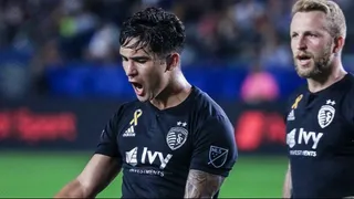 Un hat-trick de Zlatan Ibrahimovic opacó el doblete de Felipe Gutiérrez