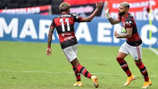 Flamengo logró un increíble empate en la agonía frente a Botafogo con Mauricio Isla en la tribuna