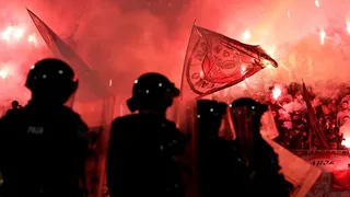 Con fuegos de artificio y sin distancia social: Las postales de la victoria de Partizan ante Estrella Roja