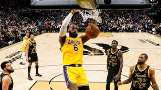 Lebron James comandó con 36 puntos una épica victoria de Lakers ante Raptors en Canadá
