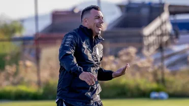 Paredes exhibe licencia Conmebol y dispara contra el Colegio de Entrenadores