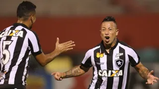 El espectacular golazo de Leonardo Valencia a Sao Paulo en Brasil