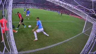 Luciano Arriagada debutó con espectacular golazo de taco en triunfo de Atlético Paranaense