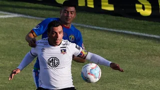 Esteban Paredes está dispuesto a renovar en Colo Colo incluso si hay descenso