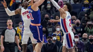 Klay Thompson lideró la sólida victoria de los Warriors ante Pistons