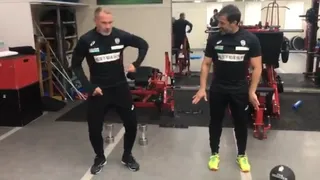 Entrenador de Andrés Iniesta en Vissel Kobe sorprendió con un vistoso baile