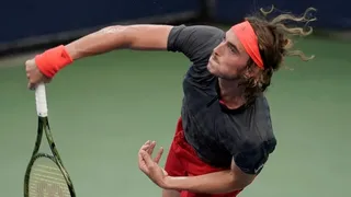 Tsitsipas pasó a cuartos en Estocolmo tras complicada victoria ante Millman